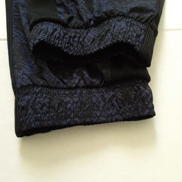 Athleta Brooklyn Jogger Blue Snakeskin Size 8 - Picture 10 of 13